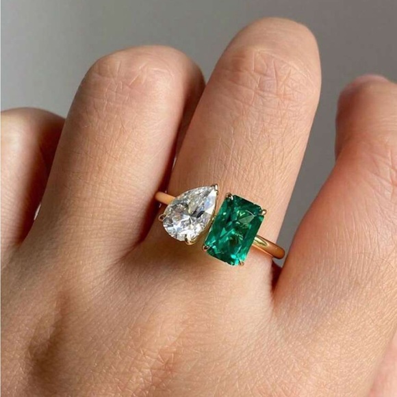 Gorgeous 14K Gold Double Stone Toi Et Moi Emerald Green Ring Mult. Sizes New - Picture 3 of 4